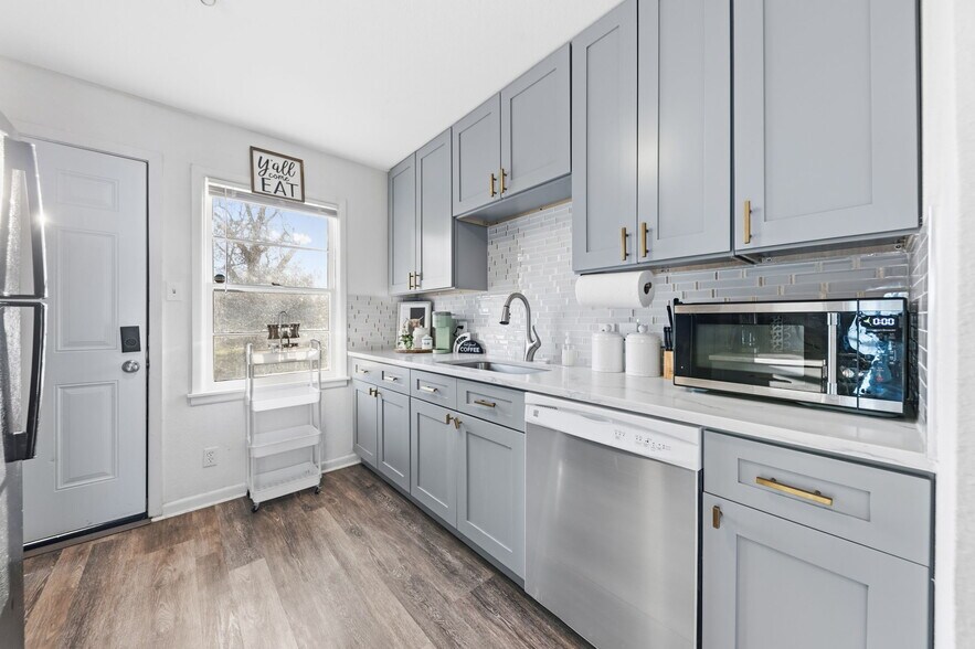 Building Photo - 319 Arnold Ave