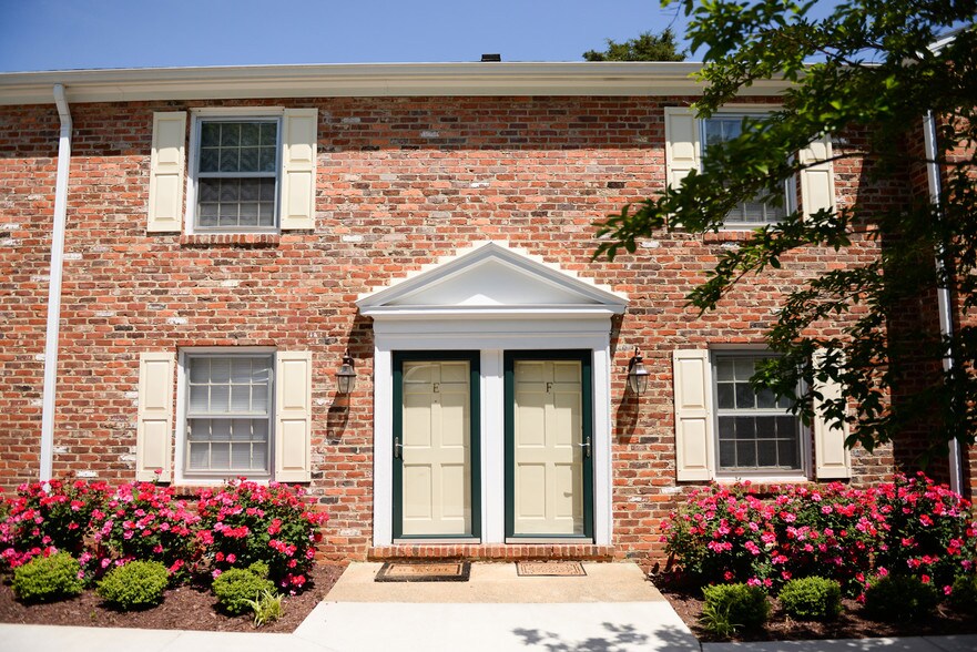 Barracks West 2639 Barracks Rd Charlottesville VA 22901 Apartment