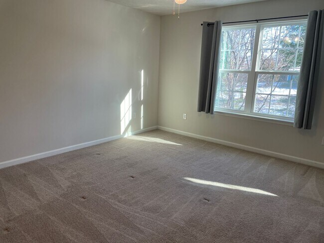 Building Photo - Beautiful 5 bedroom home built in 2022