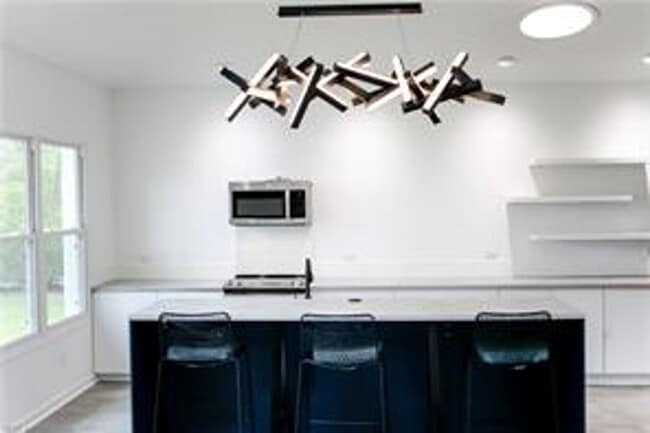 Building Photo - 4 BED/3 BATH LOCATED IN A WATERFRONT COMMUNITY!