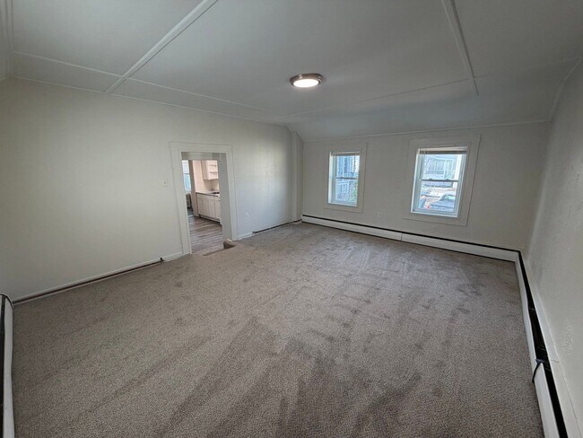 Building Photo - 88 N State St