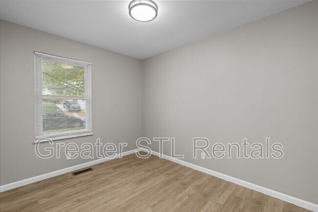 Building Photo - 702 Boca Chica Dr