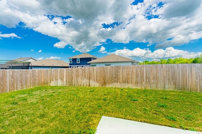 Building Photo - Beautiful New 4 bed, 2 bath home in Buda!