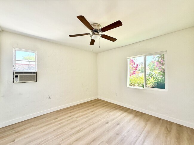 Building Photo - AVAILABLE NOW!!  RECENTLY UPDATED 1 Bedroom 1 Bathroom!! Apartment in Palm Desert