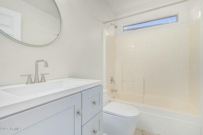 Building Photo - 602 W Canary Way