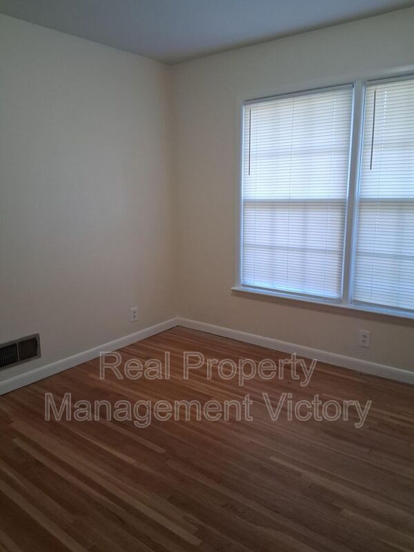 Building Photo - 817 Lane Cir