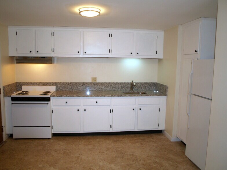 Building Photo - 17 Sinai Cir