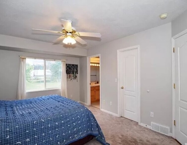 Building Photo - 4881 Cave Peak Dr
