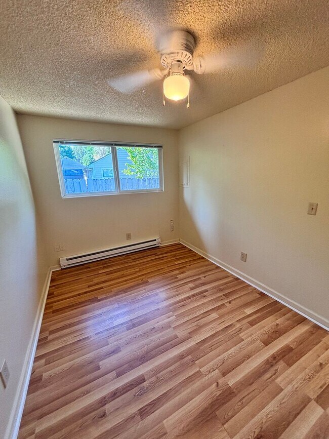 Building Photo - HOLM-4192SW17