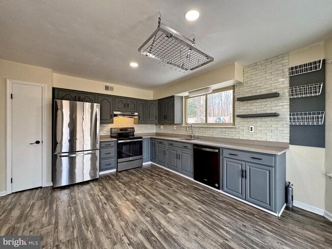 Building Photo - 401 Butternut Ct