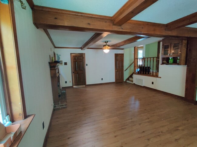 Building Photo - 4 bedroom home with large detached garage