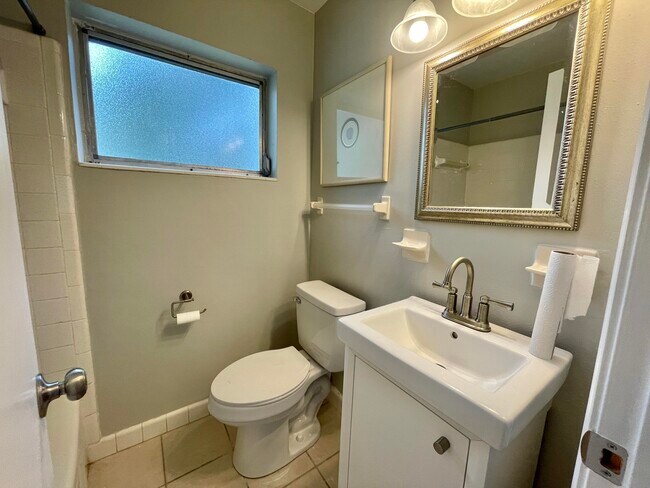 Building Photo - 450 Bryn Mawr Blvd