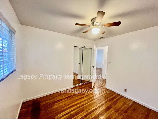 Building Photo - 280 Markham Ave