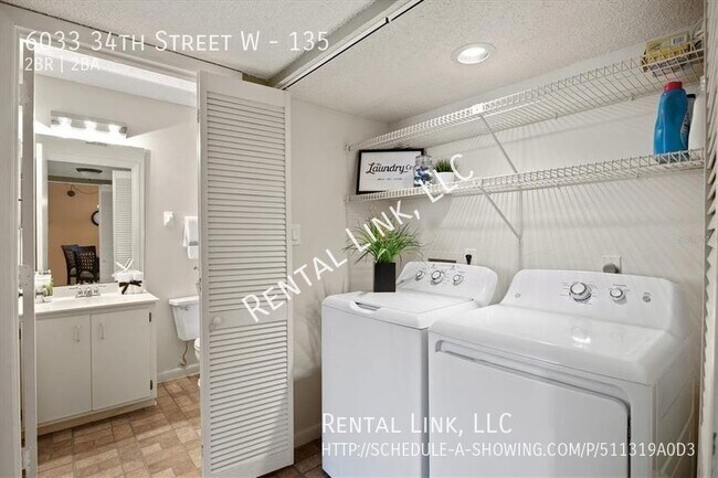 Building Photo - 2 Bedroom Condo in Harbor Pines for Rent!