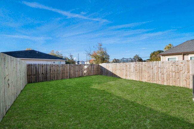 Building Photo - 8306 Comal St