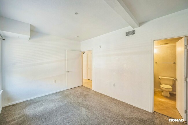 Building Photo - 2 Bedroom 2 Bathroom Loft Condo in RiNo (R...