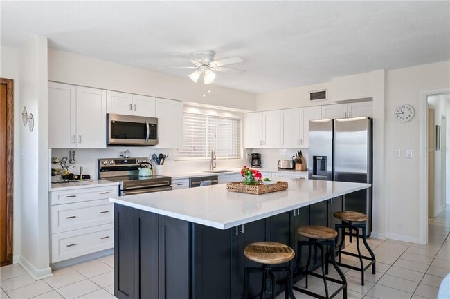 Building Photo - 3666 Belle Vista Dr E