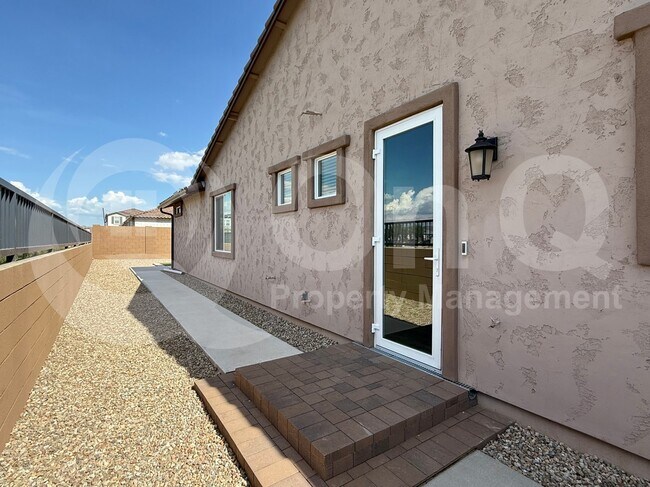 Building Photo - 3303 S Piedra Cir