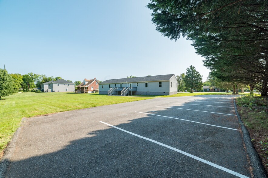 Building Photo - 598 Leesville Rd