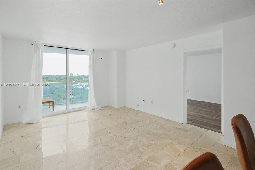 Building Photo - 2101 Brickell Ave