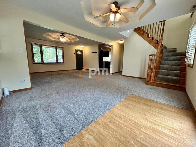 Building Photo - 5107 White Oak Terrace