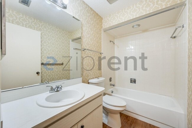 Building Photo - 1624 Whitehead Dr