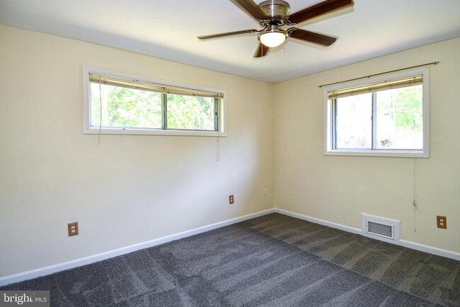 Building Photo - 4842 Randolph Dr