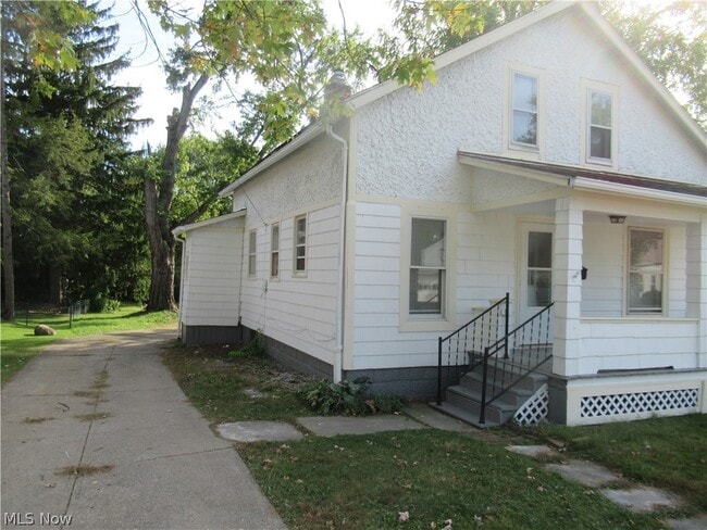 Building Photo - 14 Elm St