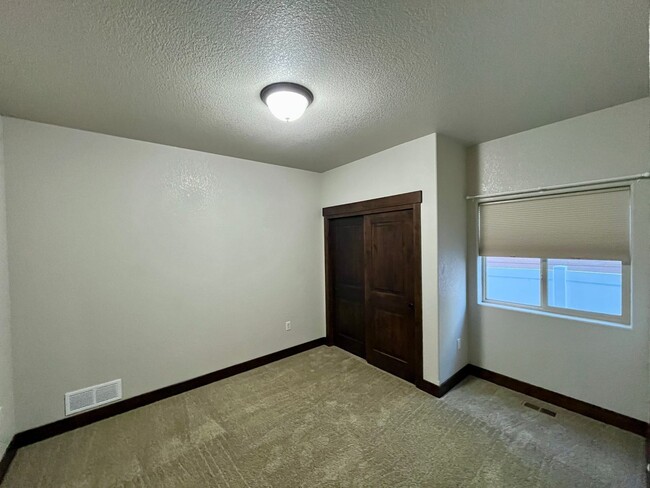 Building Photo - 622 Vermilion Peak Dr