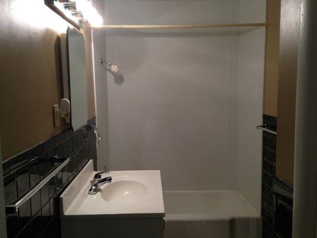 Building Photo - Spacious 2 bedroom/1 bath duplex in El Dor...