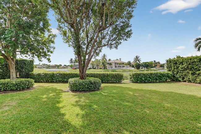 Building Photo - 9826 Vía Amati