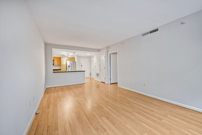 Building Photo - Beautifully Renovated 1BR Condo With Balco...