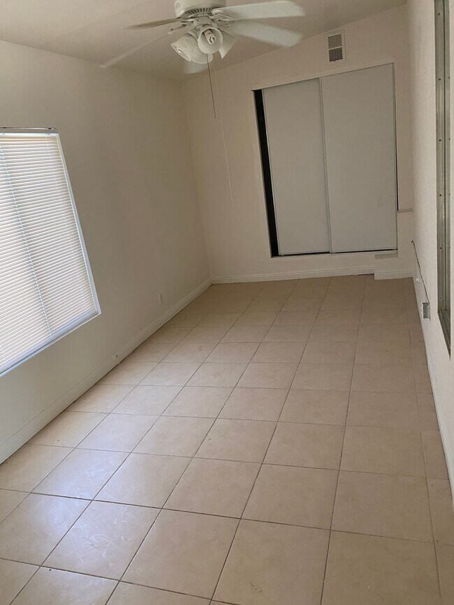 Building Photo - 4 BEDROOM ADELANTO HOME