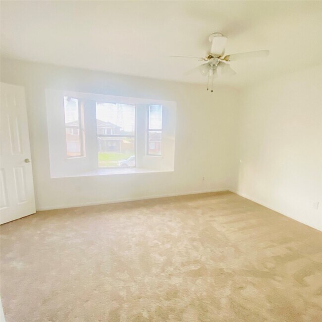 Building Photo - 6527 River Bluff Dr