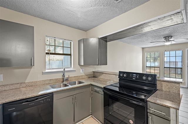 Building Photo - 4927 Miller Ave
