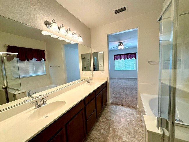 Building Photo - 2065 Red Willow Dr