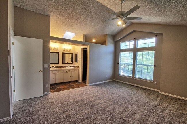 Building Photo - 3 bed 2.5 bath Clarke Farms home