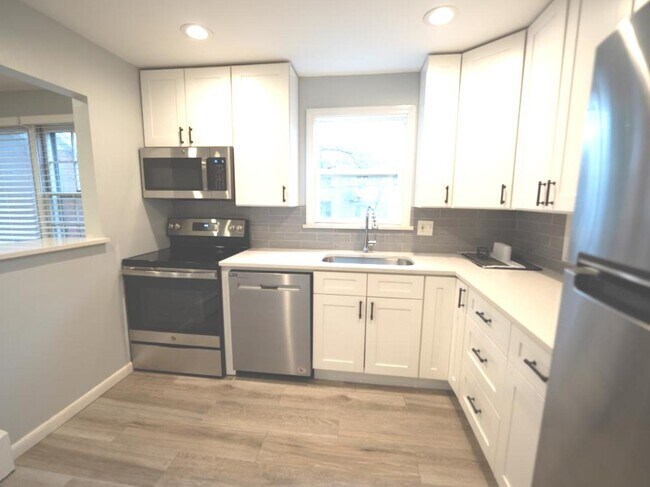 Building Photo - 2602 Central St