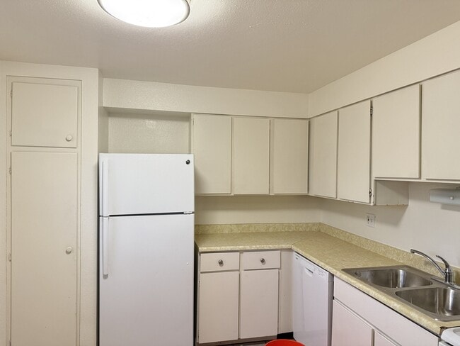 Building Photo - 2175 S 300 E