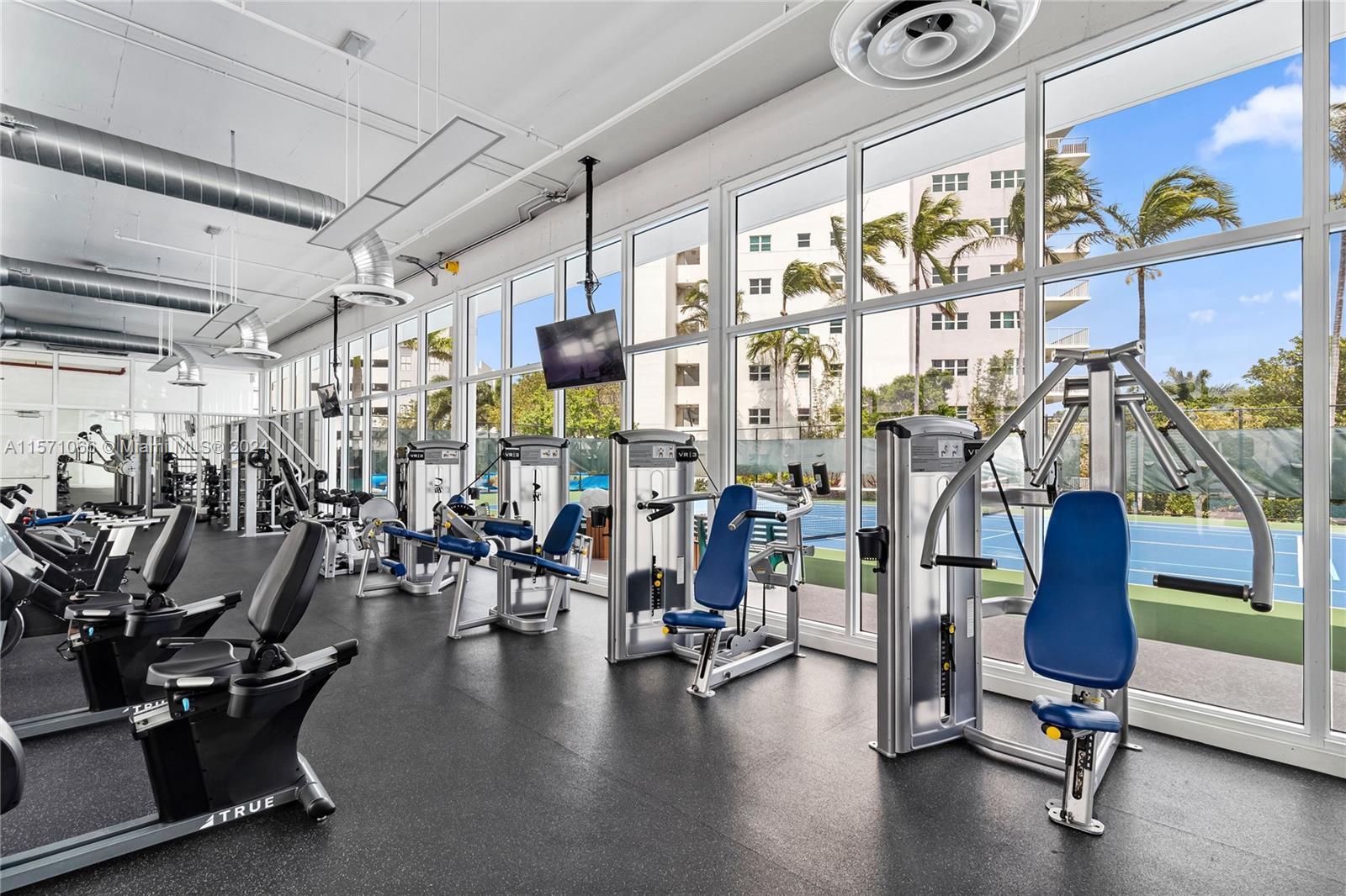 Building Photo - 14951 Royal Oaks Ln