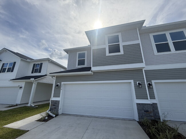 Building Photo - 6850 Rhapsody Rd