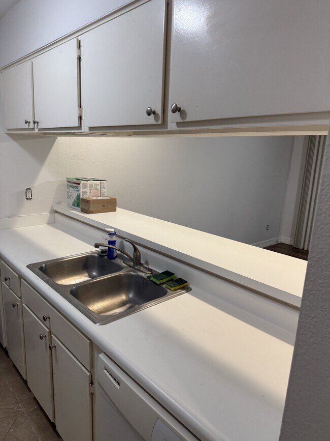 Building Photo - 12600 Melville Dr