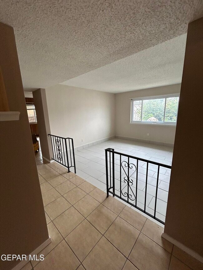 Building Photo - 5125 Sweetwater Dr