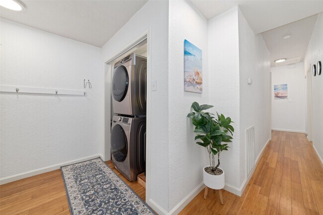 Building Photo - 5119 Avenue O 1/2