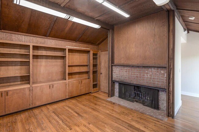 Building Photo - 13434 Old Oak Way