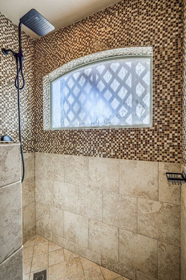 Building Photo - 5948 Anapaula Dr