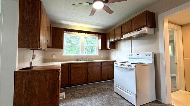 Building Photo - 540 Oakwood St
