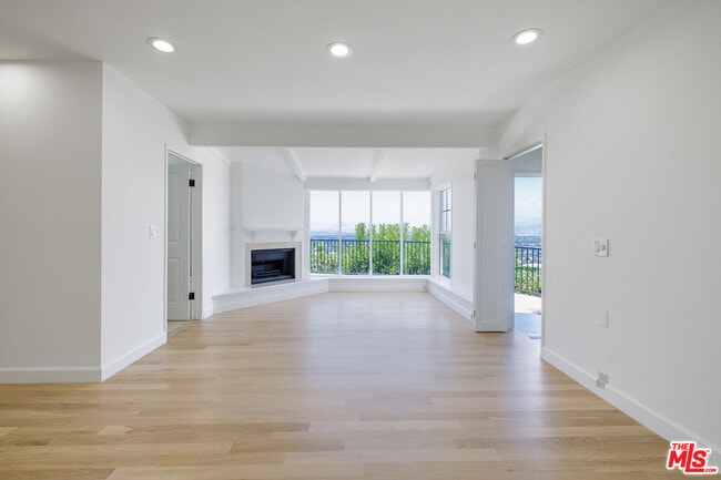 Building Photo - 3710 Glenridge Dr