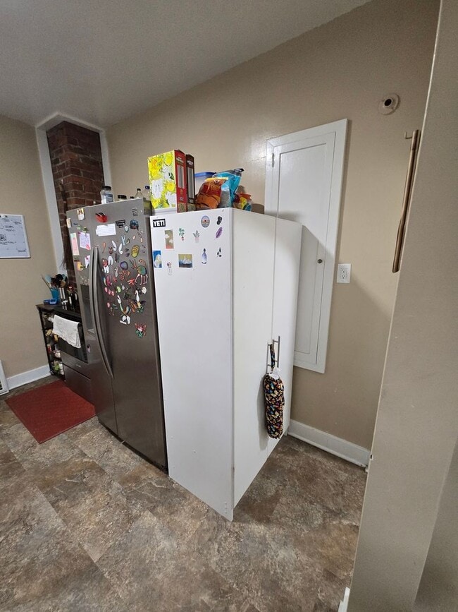 Building Photo - 3 Bedroom with garage and basement