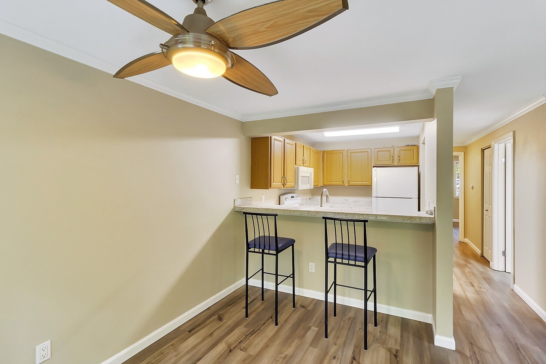 Kitchen has breakfast bar and open kitchen - 10026 NE 127th Pl